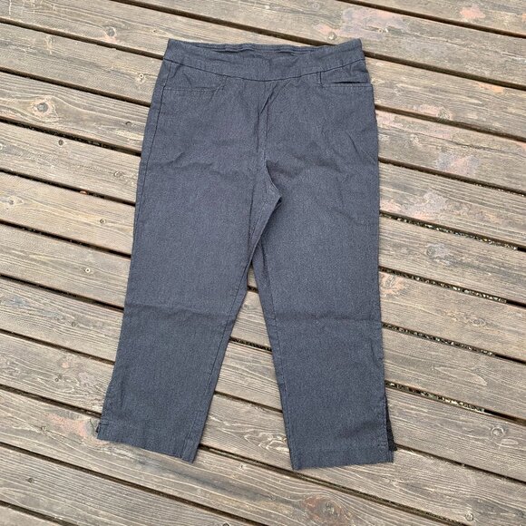 Time and Tru Women's size Medium Black Stretchy Capri Pull-On Pants - Picture 1 of 6